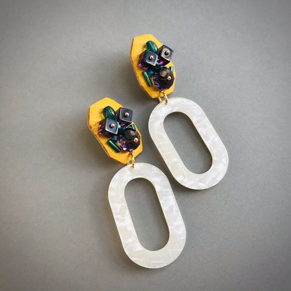 Earrings with acrylic pendant - Picture 6 of 15